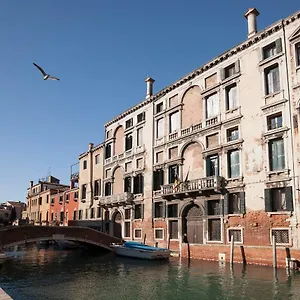 Appartamenti Inside Palazzo Foscarini Venice